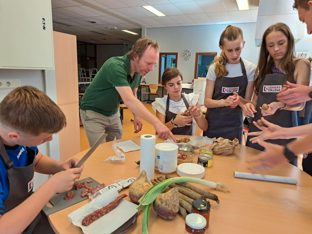 Liemerse College leerlingen aan de slag met de Liemerse identiteit
