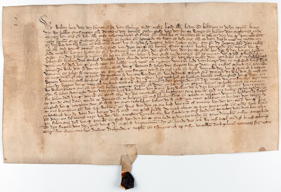 De 'Stadsbrief' is een op perkament (geprepareerde dierenhuid) geschreven akte die uitgegeven werd door Willem heer van den Bergh (+1387). Hij droeg daarmee een aantal van zijn bevoegdheden over aan de bewoners van ’s-Heerenberg die daarmee voor een deel in zijn plaats traden. Dit wordt stadsrecht genoemd (statt=in plaats van). In plaats van de heer van Bergh oefenden de burgers van de stad dus voortaan een deel van de rechterlijke en bestuurlijke bevoegdheden uit. ‘s-Heerenberg werd daarmee een stad. De stadsbrief bevindt zich in het archief van Huis Bergh. Inv.nr. 1842 AHB Archief Huis Bergh.